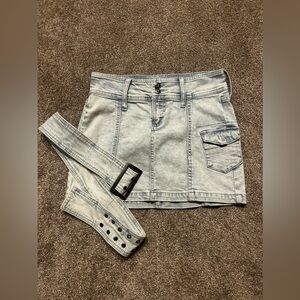Denim mini skirt. Size 00. Never worn.